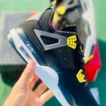 AJ RETRO 4- Royality