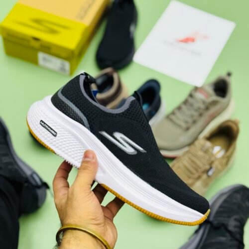 Sketcher Ultra medicated Cushion Black White