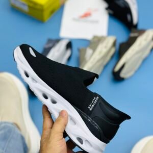 SKECHERSS SLIPS-INS GO RUN SWIRL CUSHION MEDICATED - BLACK - Image 3