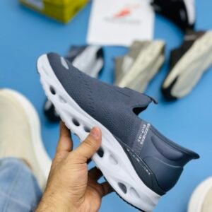SKECHERSS SLIPS-INS GO RUN SWIRL CUSHION MEDICATED- GREY - Image 3