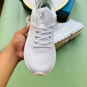 Alternative view of Brook Ghost Max2 - White