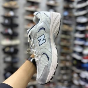 Alternative view of NB 530 Sneaker - Silver
