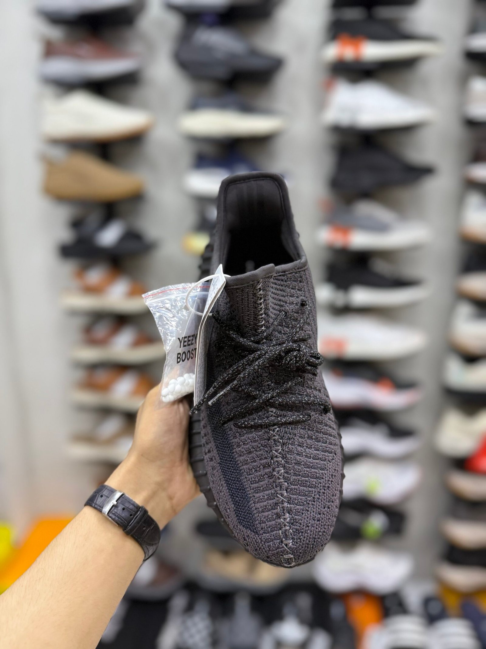 Adi 350V2 - Black - Image 2