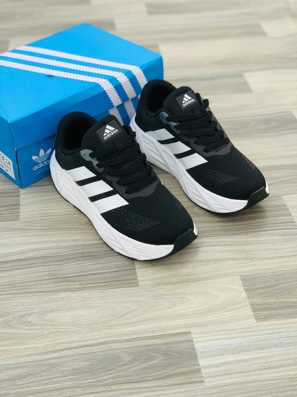 Adi Runner 2.0 - white Strip - Image 2