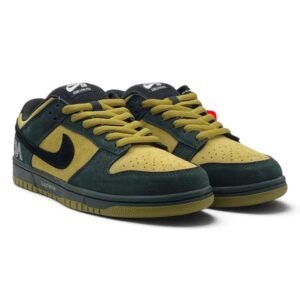 Alternative view of NK SB Dunk Low Spreme 94  - Green
