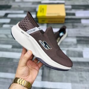 SOFT RUNNING SHOES